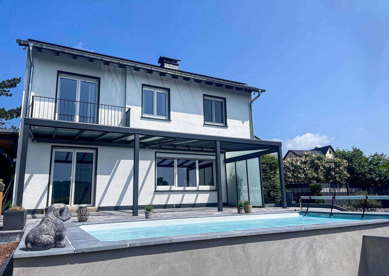 Mehrfamilienhaus mit Pergola und Pool