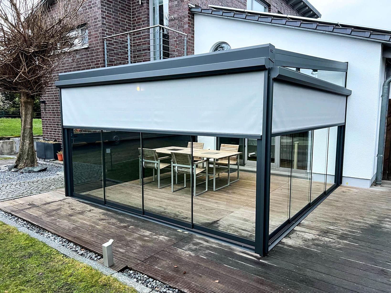 Pergola mit Glasschiebewänden